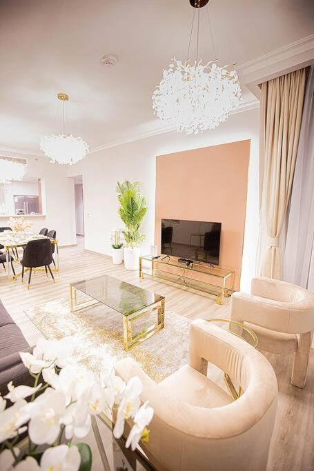 Magnificent 2 Bedroom With Stunning Burj Khalifa View ดูไบ ภายนอก รูปภาพ